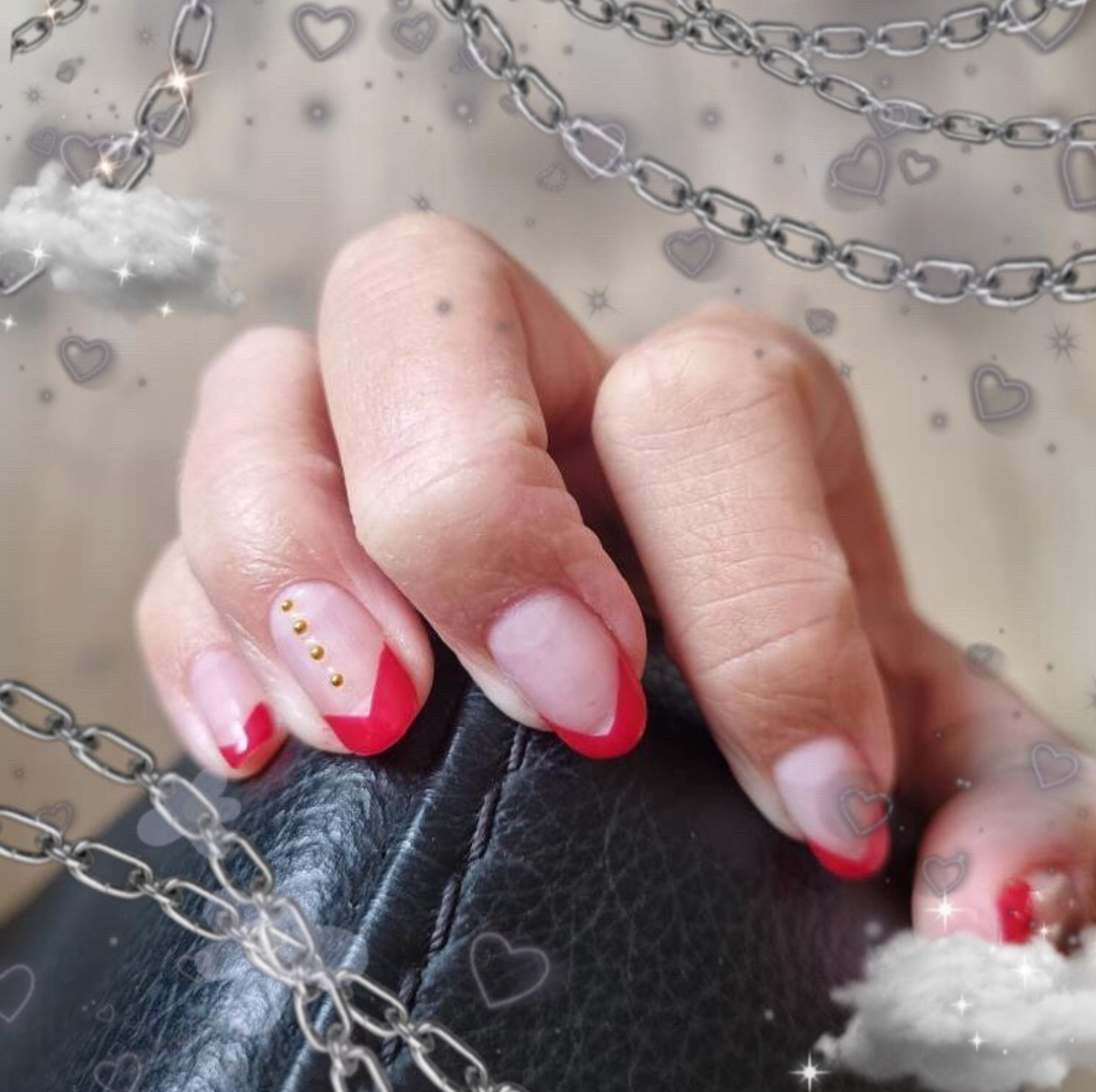 Domina nailart i rød og guld