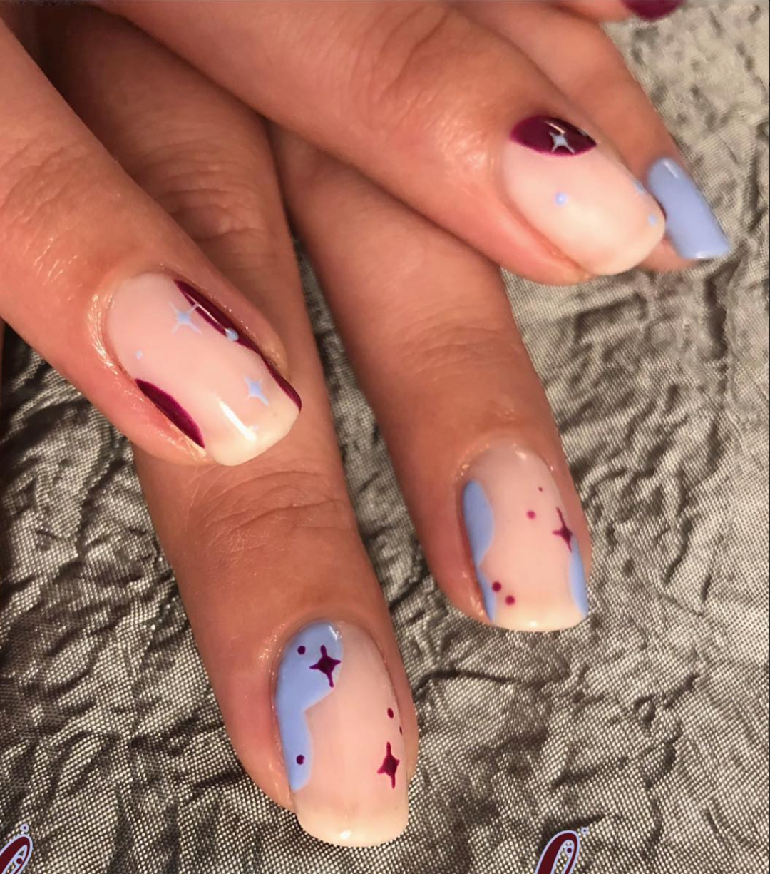Nailart med skyer og stjerner